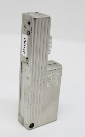 Allen Bradley 2090-K6CK Servo Motor 15-Pin Male Feedback Connector
