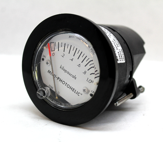 Dwyer Mini-Photohelic MP-1KPA-NPT Differential Pressure Switch/Gauge