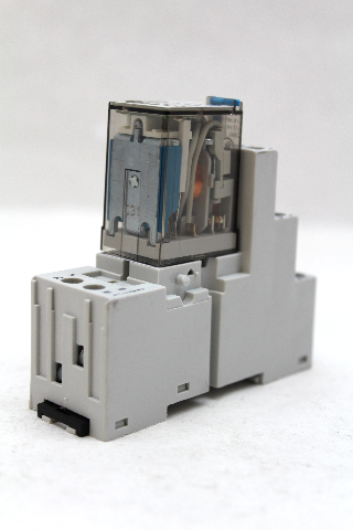 Allen Bradley 700-HC24Z24-3-4 Ser D 14-Pin Relay w/700-HN104 Ser D. Base