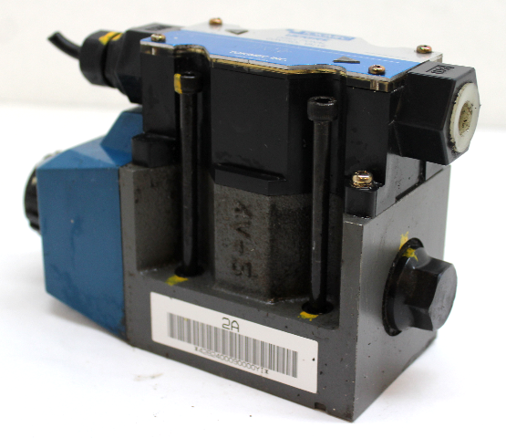 Tokimec Vickers DG4V-5-2A-M-PL-T-6-40 Directional Control Valve
