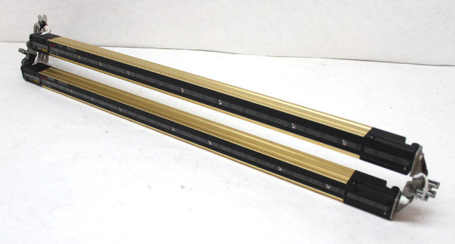 SUNX SF4B-H32 Light Curtain Emitter & Receiver Set, 630mm