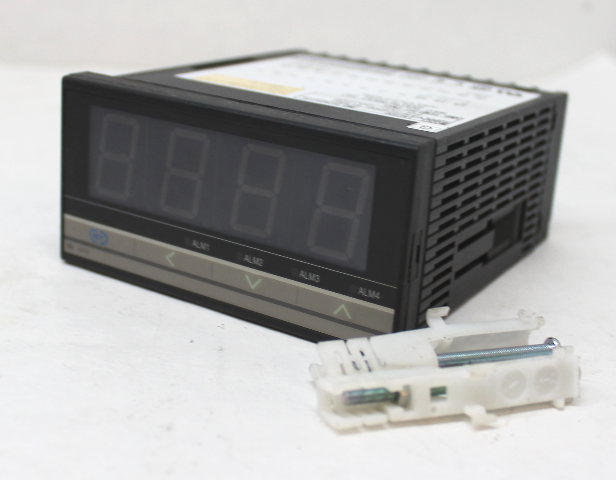 RKC Instrument AE500 Digital Temperature Controller, 100-240VAC