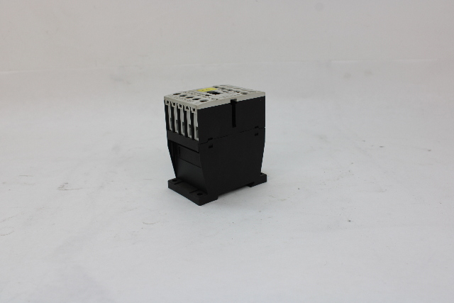 Moeller DIL M7-10 Contactor, 3 Pole 250 VDC, 20A