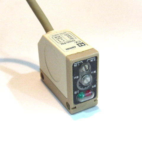 Sunx CX-D100-PN Photoelectric Sensor, 12-24V DC, NEW