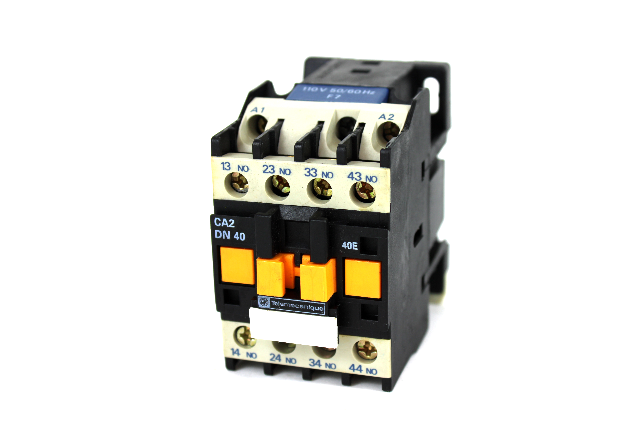 Telemecanique  CA2DN40F7 Control Relay, 10 Amp