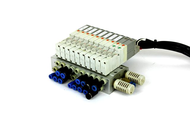 SMC SX3140-5MOZD (8) and SX3240-5MOZD (2) Solenoid Valve Manifold, 0.15~0.7MPa