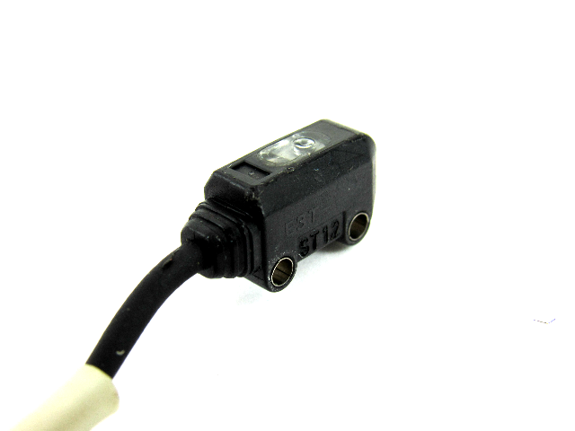 Omron E3T-ST12 Photoelectric Sensor, 0-1m