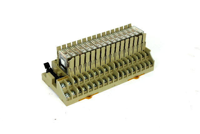 Omron G7TC-OC16 Relay Base w/ (16) G7T-1112S Relays