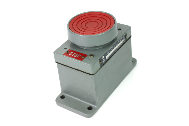 Allen Bradley 800P-1S2AR Ser. C Red Palm Push Stop Button, 600V