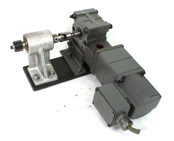 Mitsubishi JIS C 4004 Servo Motor w/ Teti 13GCE C Speed Reducer