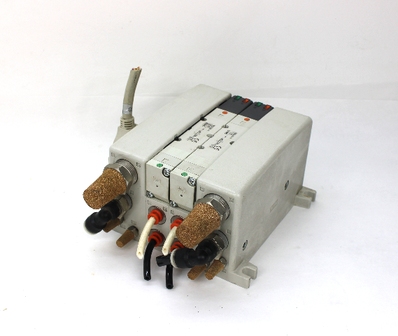 SMC VQC4300-5 Pneumatic Solenoid Valve Assembly