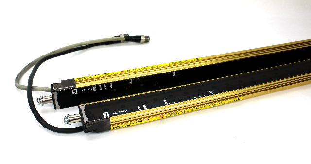 Omron F3SJ-A1340N25 Transmitter & Receiver Light Curtain, 1340mm Protective Height