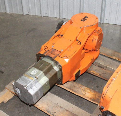 ABB IRB6400 M98 Robot Wrist 150Kg w/ Siemens IFK6083-6AZ21-9ZZ9-ZS03 Motor