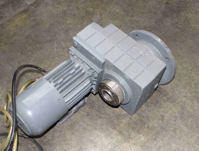 Lenze MDEMARS063-42 Electric Motor, 3 Phase w/ Gear Motor