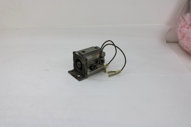 SMC CDQ2B50-30D Actuator 50 MM Bore, 30 MM Stroke