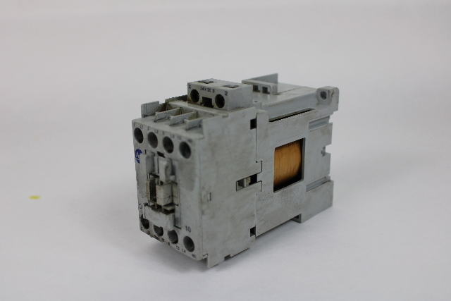 Allen Bradley 100-C09D10 Contactor 110/120 V Coil Voltage, Series A 3 Pole