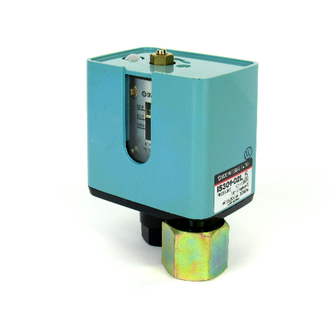 Smc IS301-02L Pressure Switch 5 Mpa, 125/250 Vac, 30 Vdc, 1.0-5.1 Kgf/Cm New