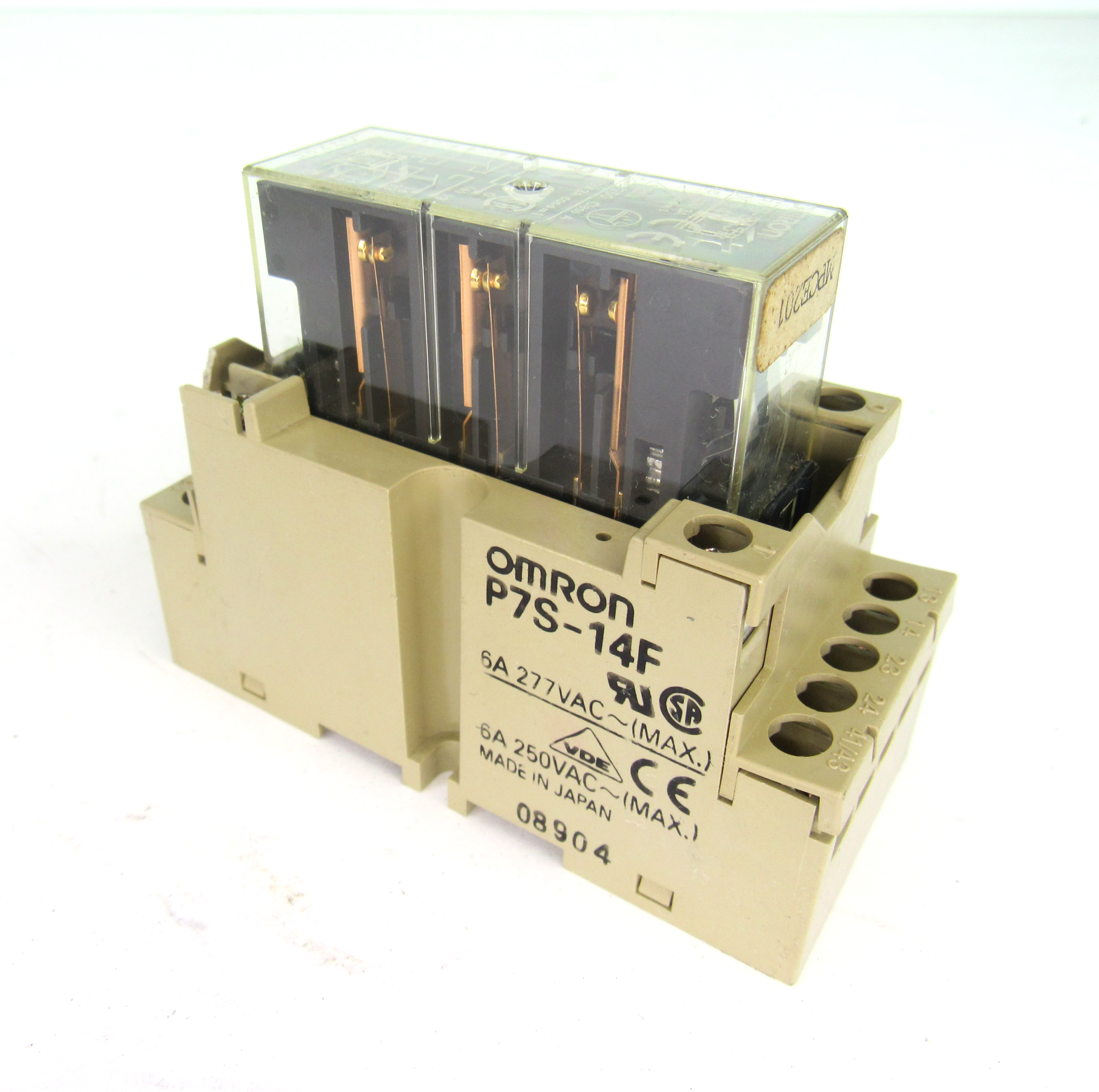 Omron G7S-3A3B Relay 24Vdc 3A W/ P7S-14F Base 250Vac 6A