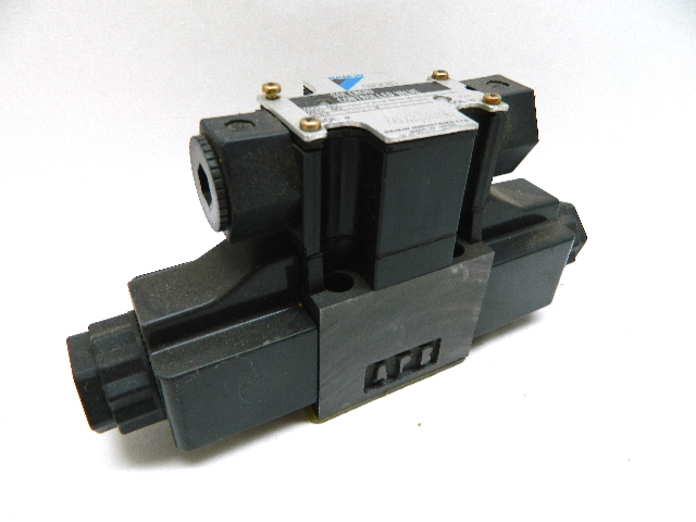 Daikin KSO-G02-66CB-30 Solenoid Operated Hydraulic Valve 200Vac Spring Center