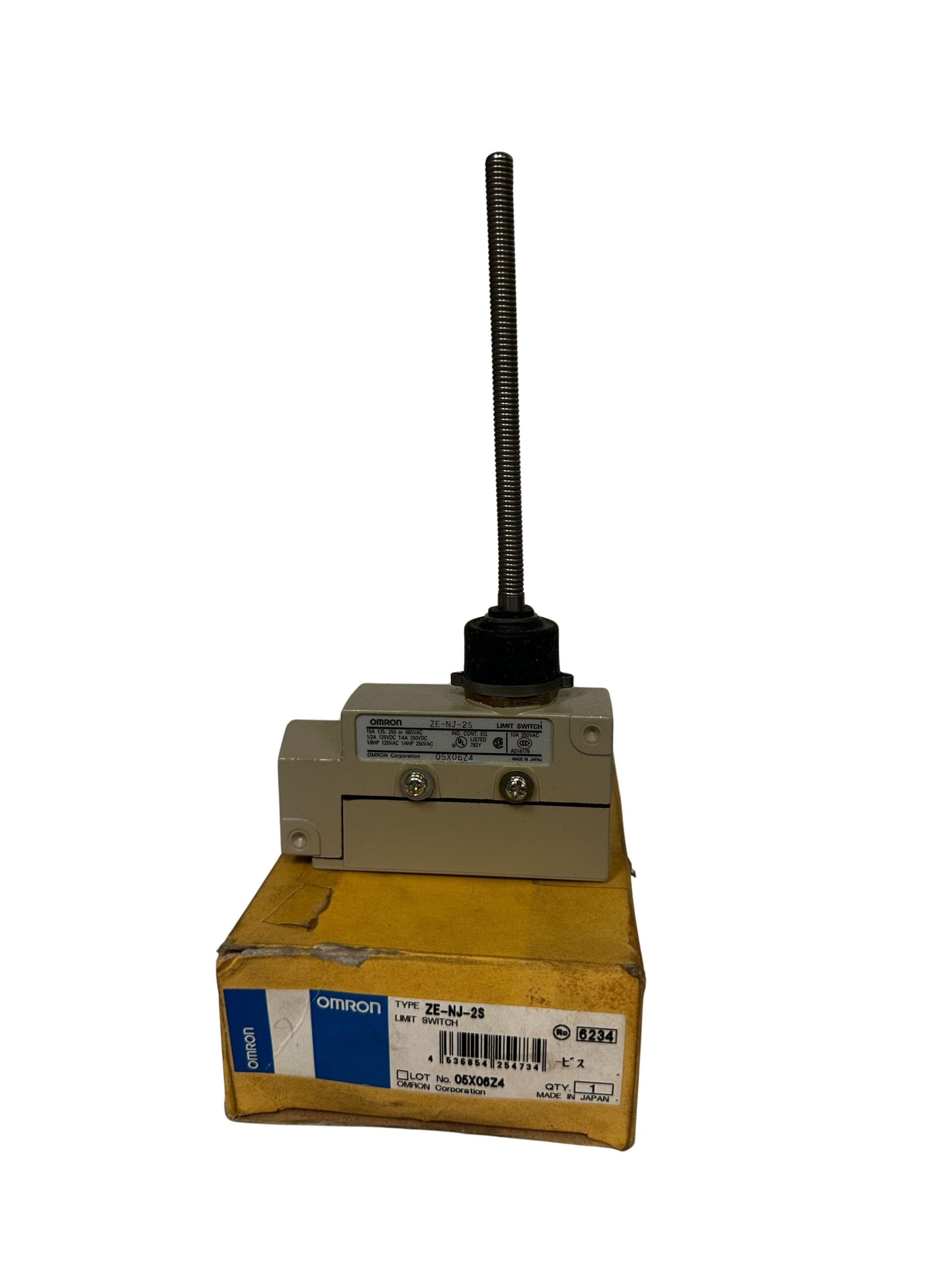OMRON ZE-NJ-2S Enclosed Limit Switch SPDT 15A 480VAC Coil Spring